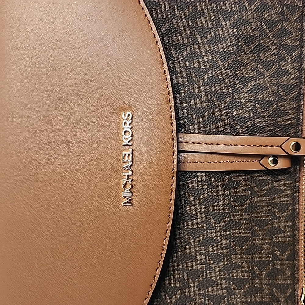 MICHAEL KORS LARGE BACK PACK. - Picture 2 of 12